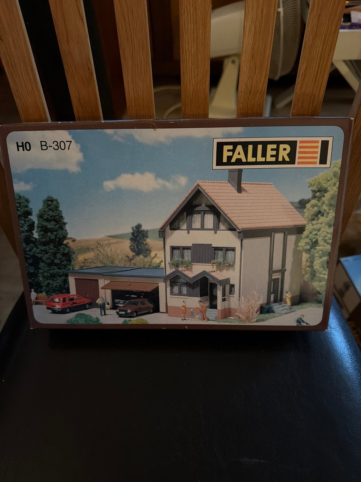 Faller B-307 H0 Woonhuis met dubbele garage, Hobby en Vrije tijd, Modelbouw | Overige, Ophalen of Verzenden, Nieuw, 1:50 tot 1:144