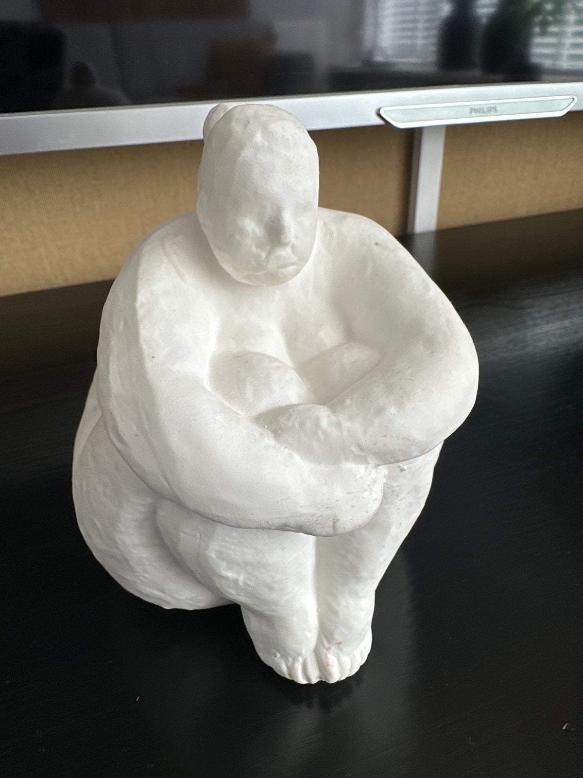 Abstract wit beeld van zittende vrouw, Antiek en Kunst, Kunst | Beelden en Houtsnijwerken, Beeld, Gips, Vrouw, 20 - 50 cm, Europa