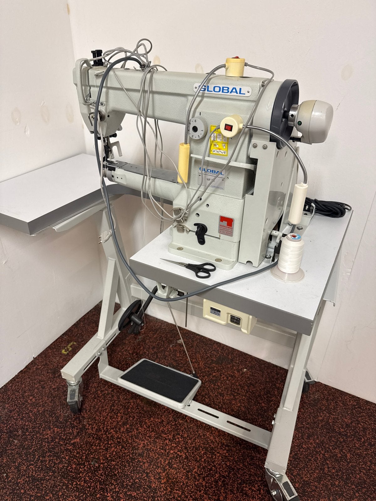 Industriële Naaimachine Global VF 35 - Zo goed als nieuw, Hobby en Vrije tijd, Naaimachines en Toebehoren, Industrieel, Ophalen