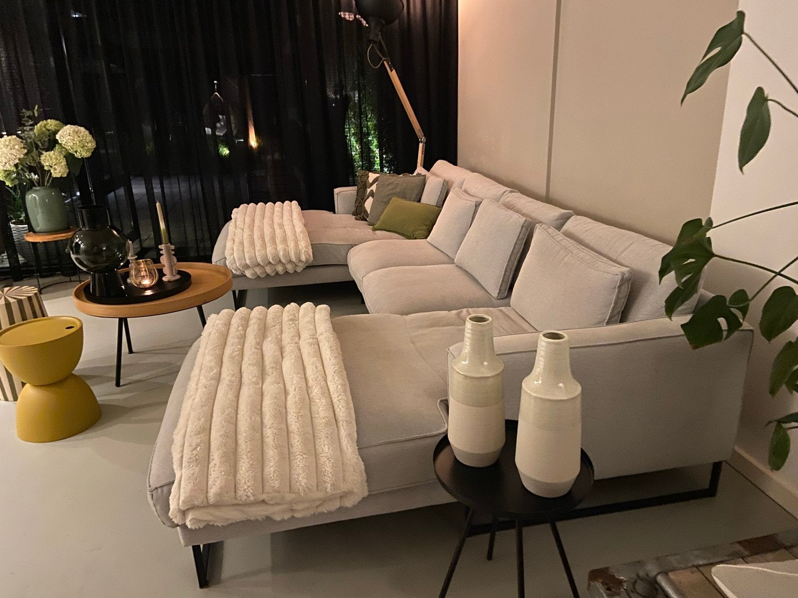 Moderne hoekbank, zo goed als nieuw, 3.5m met chaiselongue, Ophalen, Zo goed als nieuw, Stof