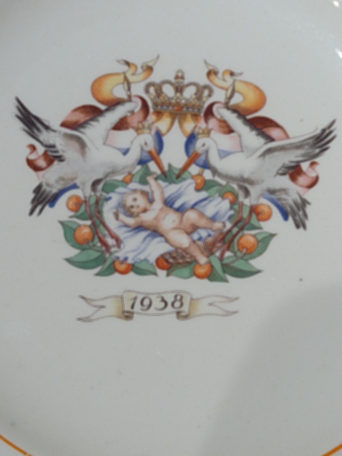 geboortebord Beatrix 1938 door Petrus Regout doorsnee 20,5, Ophalen, Zo goed als nieuw, Nederland, Servies