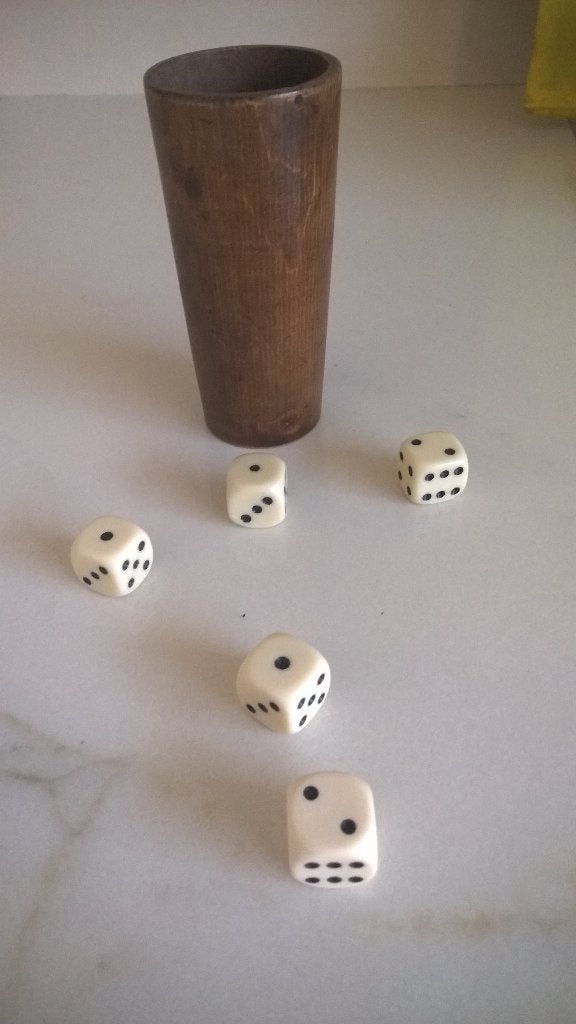 Pokerbeker  met 5 teerlingen, Ophalen of Verzenden, Zo goed als nieuw