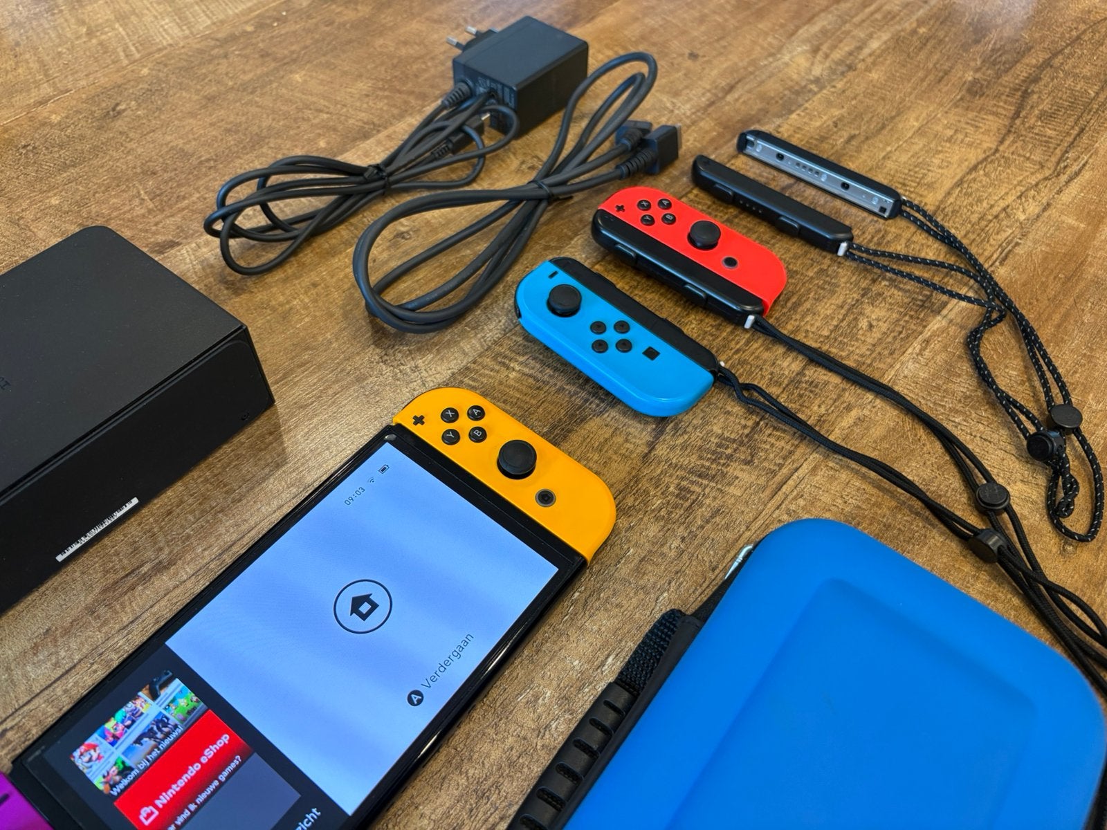 Foto 3 van Nintendo Switch OLED + 4 controllers + garantie