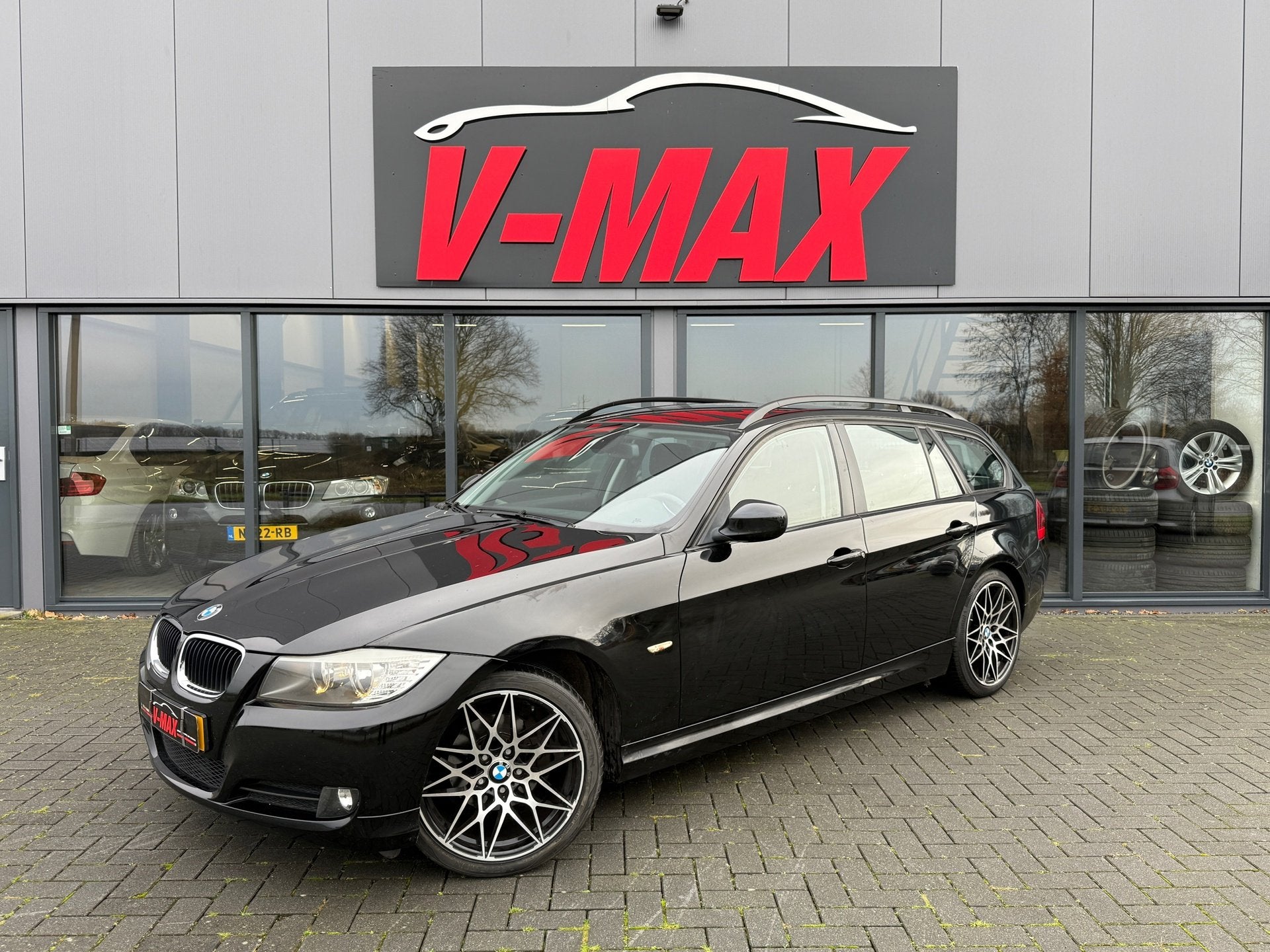 BMW Touring 318i 2.0 LCI Touring AUT Exec. Navi Clima Cruise, Automaat, 1435 kg, Zwart, 3-Serie