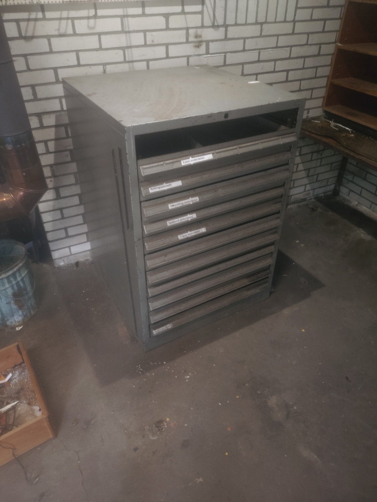 Metalen ladekast met 10 laden, Ophalen