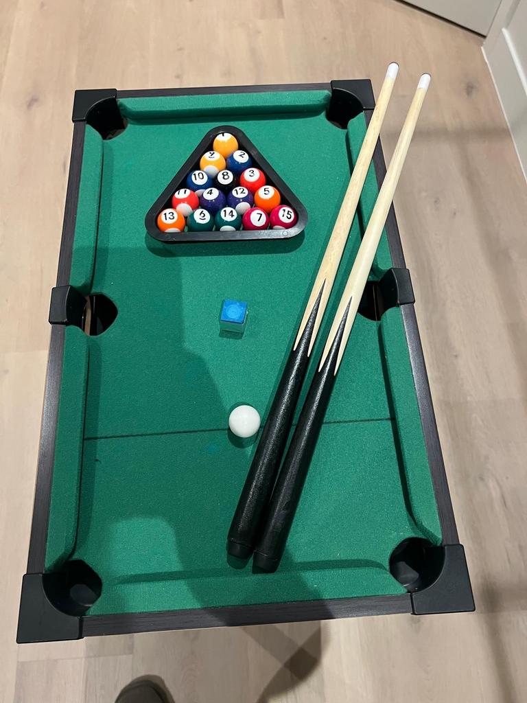 Mini pooltafel met standaard en accessoires, Sport en Fitness, Biljarten en Poolen, Ophalen, Gebruikt, Pooltafel