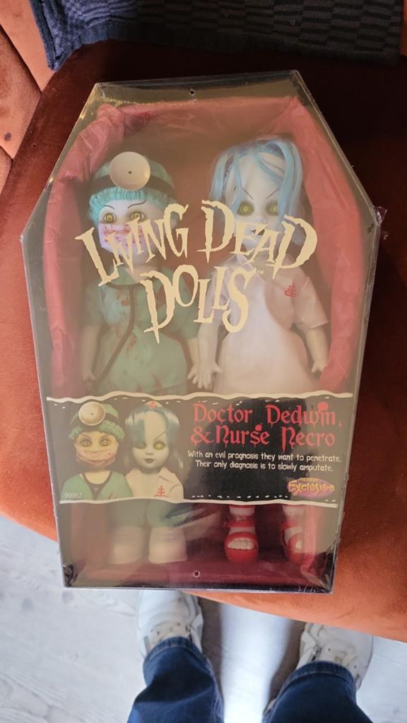 Living Dead Dolls Doctor Dedwin & Nurse Necro, Verzamelen, Poppen, Ophalen, Nieuw, Pop