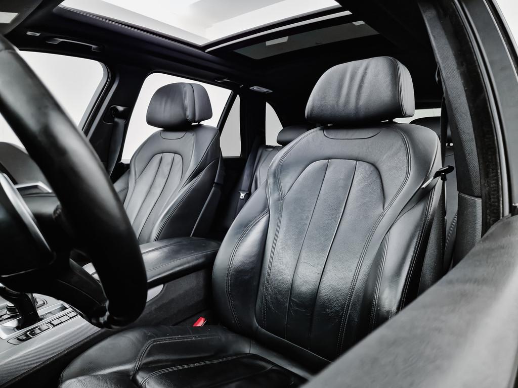 BMW X5 M50d 381pk Aut Sfeerverlichting, Panoramadak, Harman, Auto's, Automaat, 15 km/l, 2993 cc, Zwart