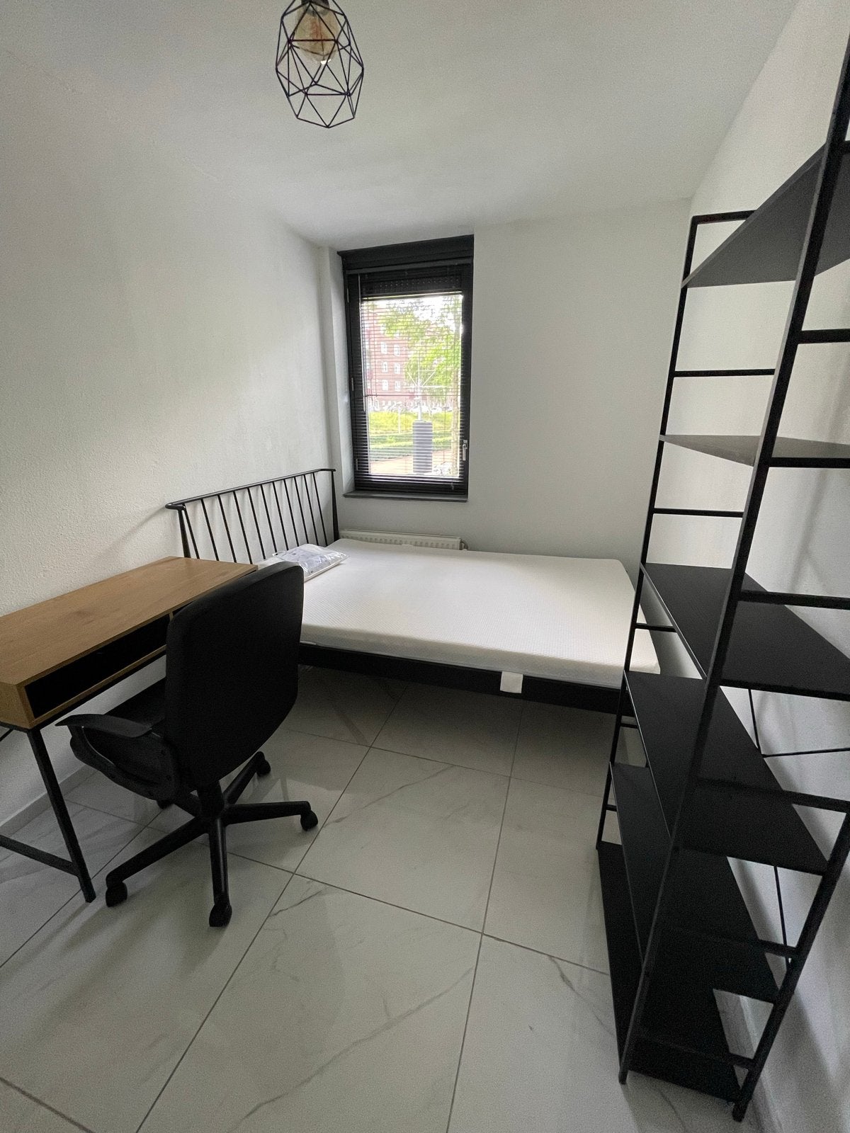 Complete studentenkamer - bed, kast, bureau en stoel, Huis en Inrichting, Ophalen