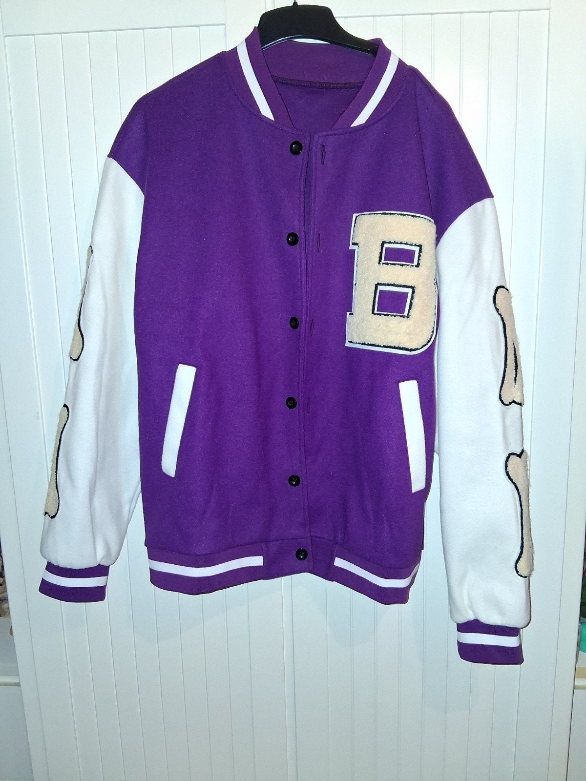 Leuk baseball vest bomberjack met letter B en botjes maat L, Paars, Maat 42/44 (L), Ophalen of Verzenden, Zo goed als nieuw
