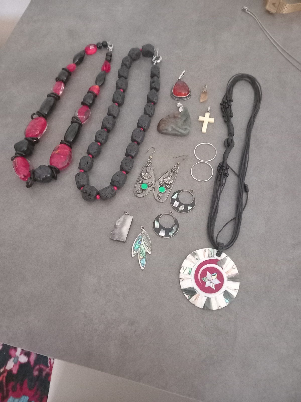 Prachtig lot sieraden w.o.Jade - Barnsteen - glas en Lava, Ophalen of Verzenden, Zo goed als nieuw, Steen of Mineraal