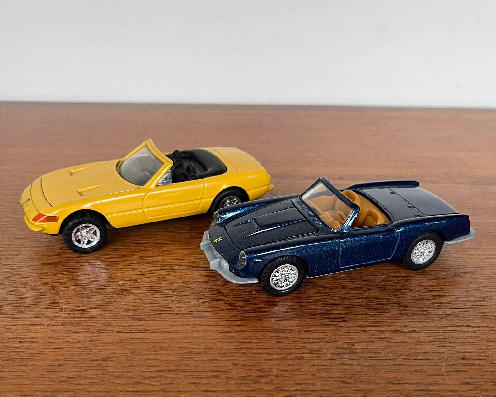 2 Modelauto’s Ferrari uit de Shell Classico Collectie, Overige merken, Auto, 1:32 tot 1:50, Ophalen of Verzenden