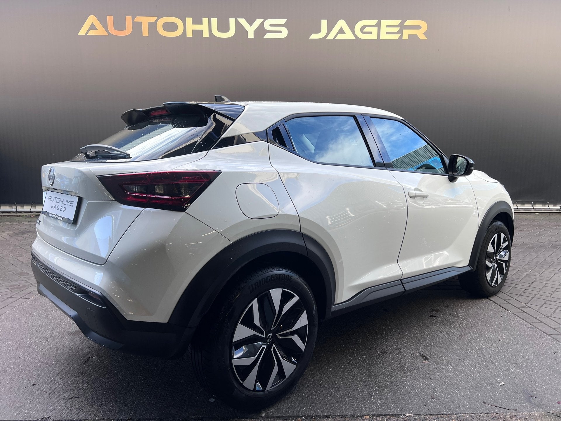 Foto 6 van Nissan Juke 1.0 DIG-T Acenta Automaat Camera