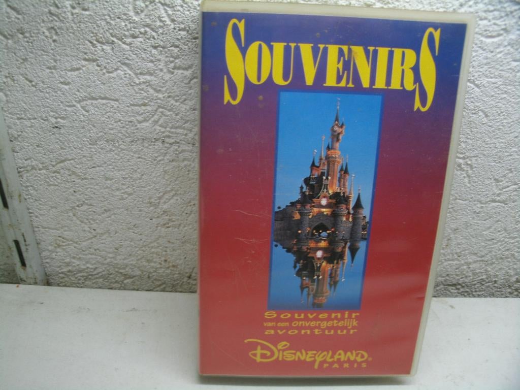 vhs 213a souvenirs disneyland, Alle leeftijden, Ophalen of Verzenden, Zo goed als nieuw, Actie en Avontuur