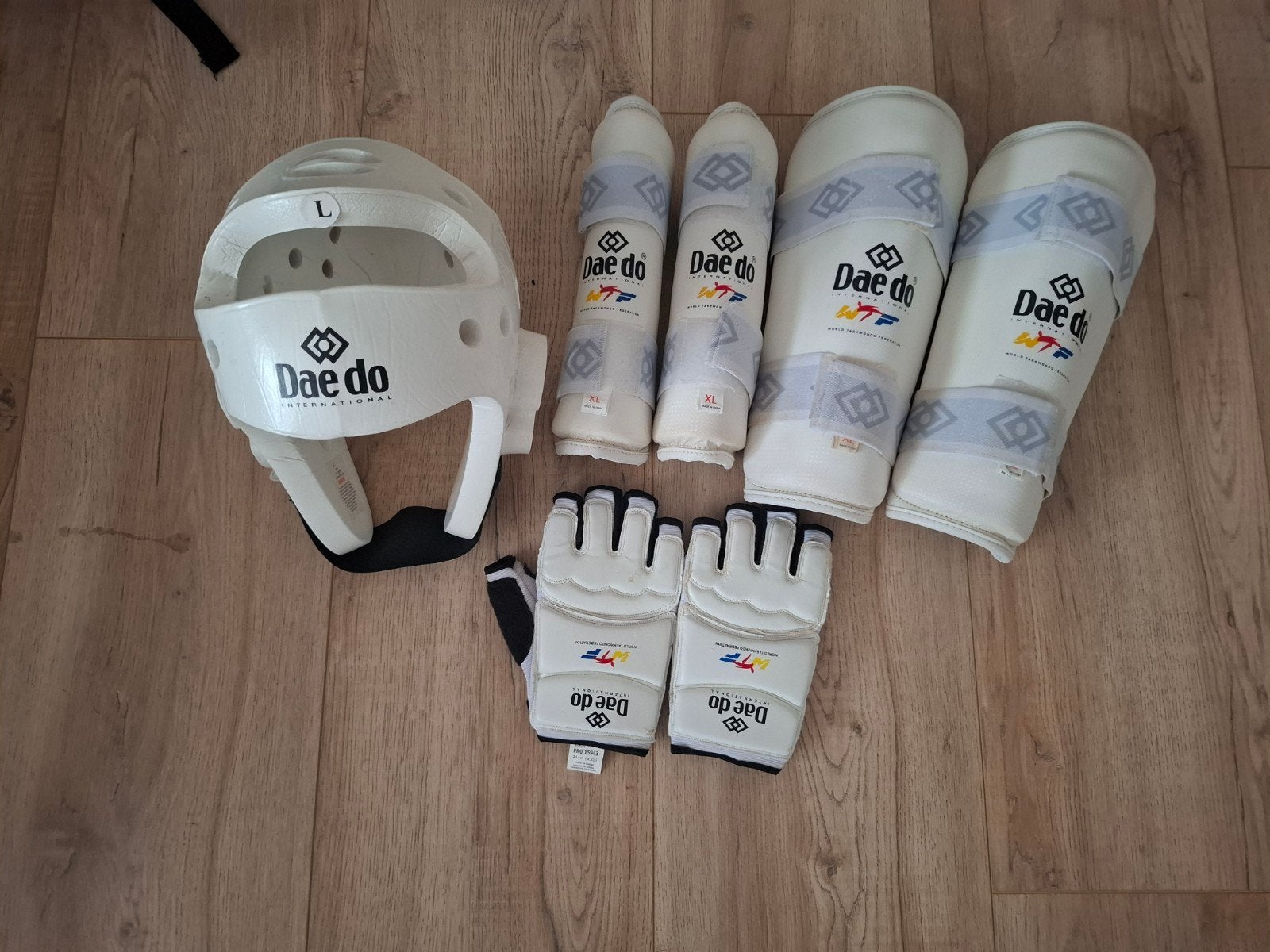 daedo taekwondo beschermers: helm, arm, scheen, handschoenen, Taekwondo, Vechtsportbescherming, Maat L, Ophalen of Verzenden