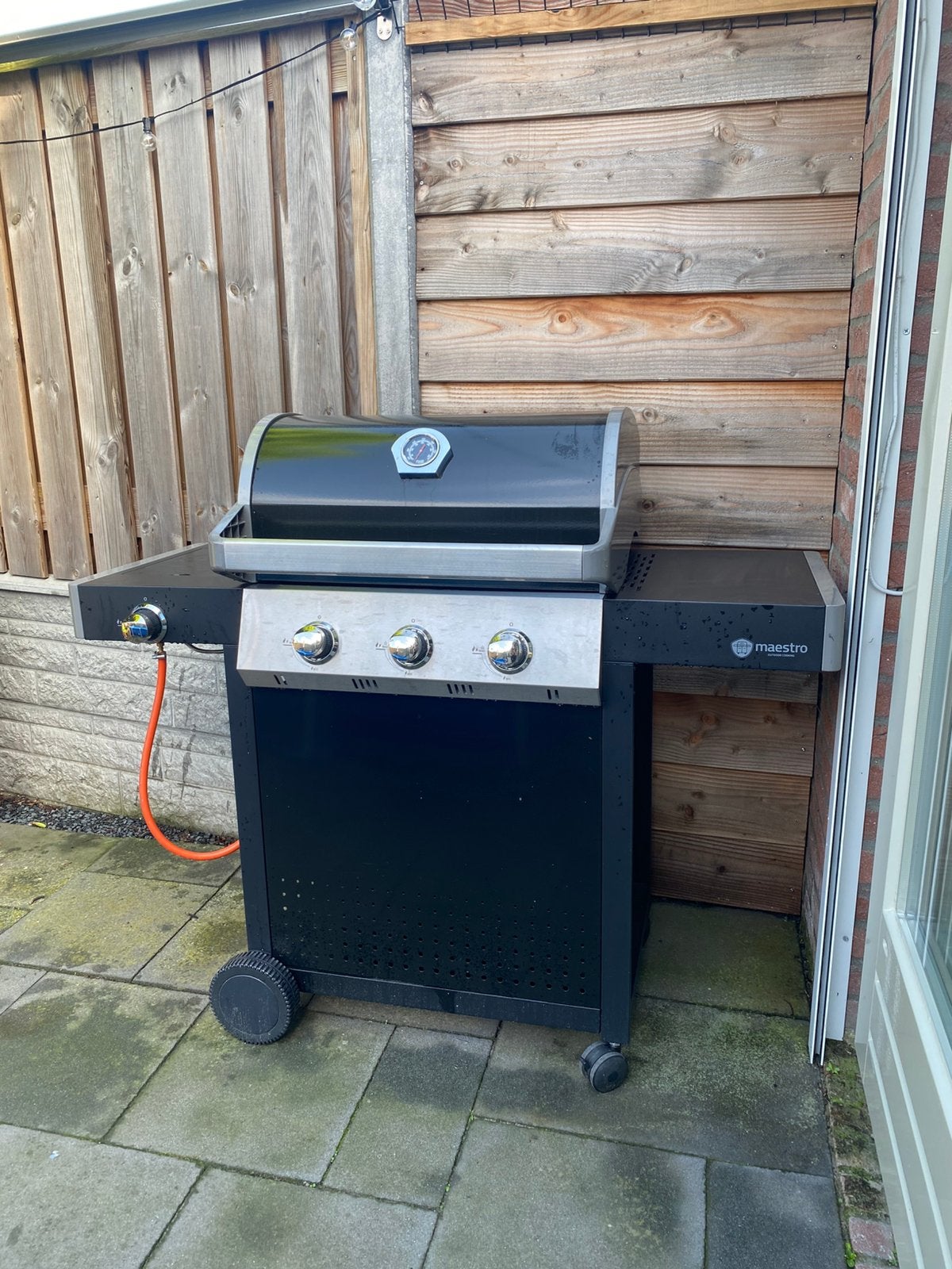 Maestro gas BBQ | €125,- incl 2 gasflessen 8 kilo, Ophalen, Zo goed als nieuw