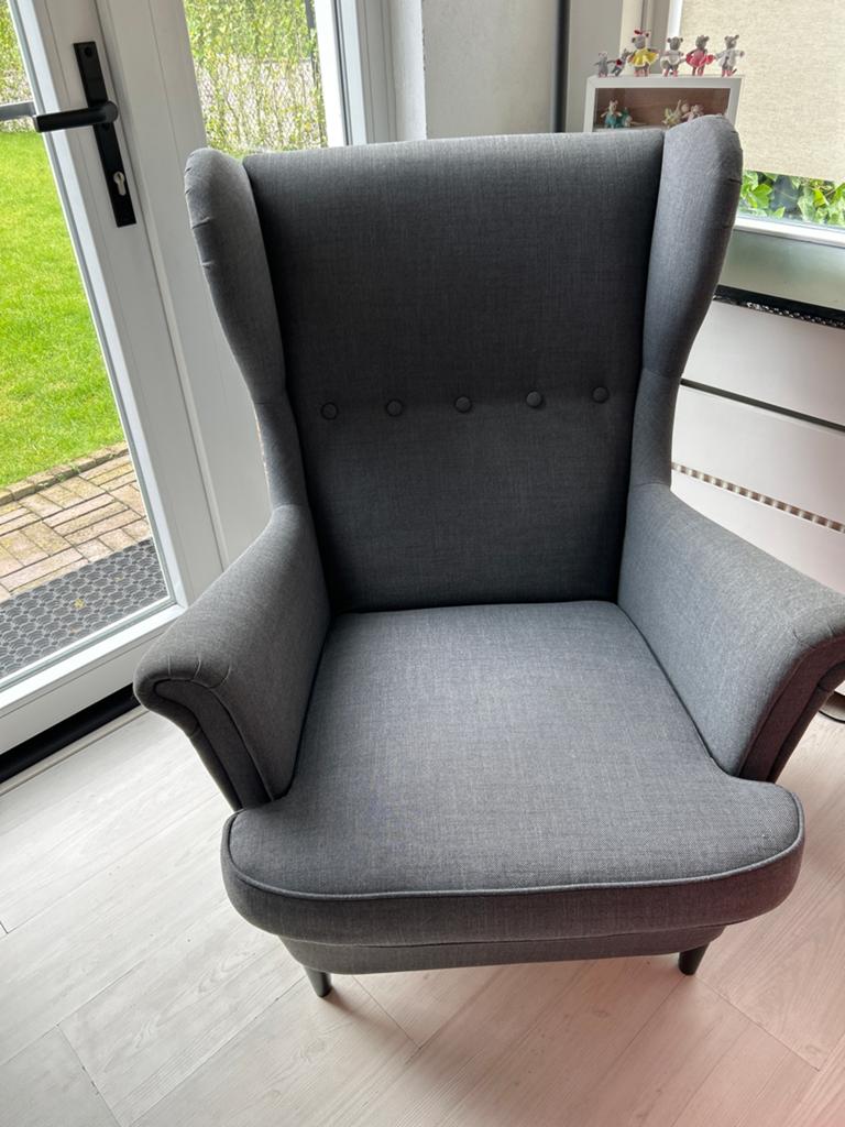 Grijze ikea strandmon  - Comfortabele en stijlvolle stoel, Huis en Inrichting, Fauteuils, Ophalen, Zo goed als nieuw, Stof, 75 tot 100 cm