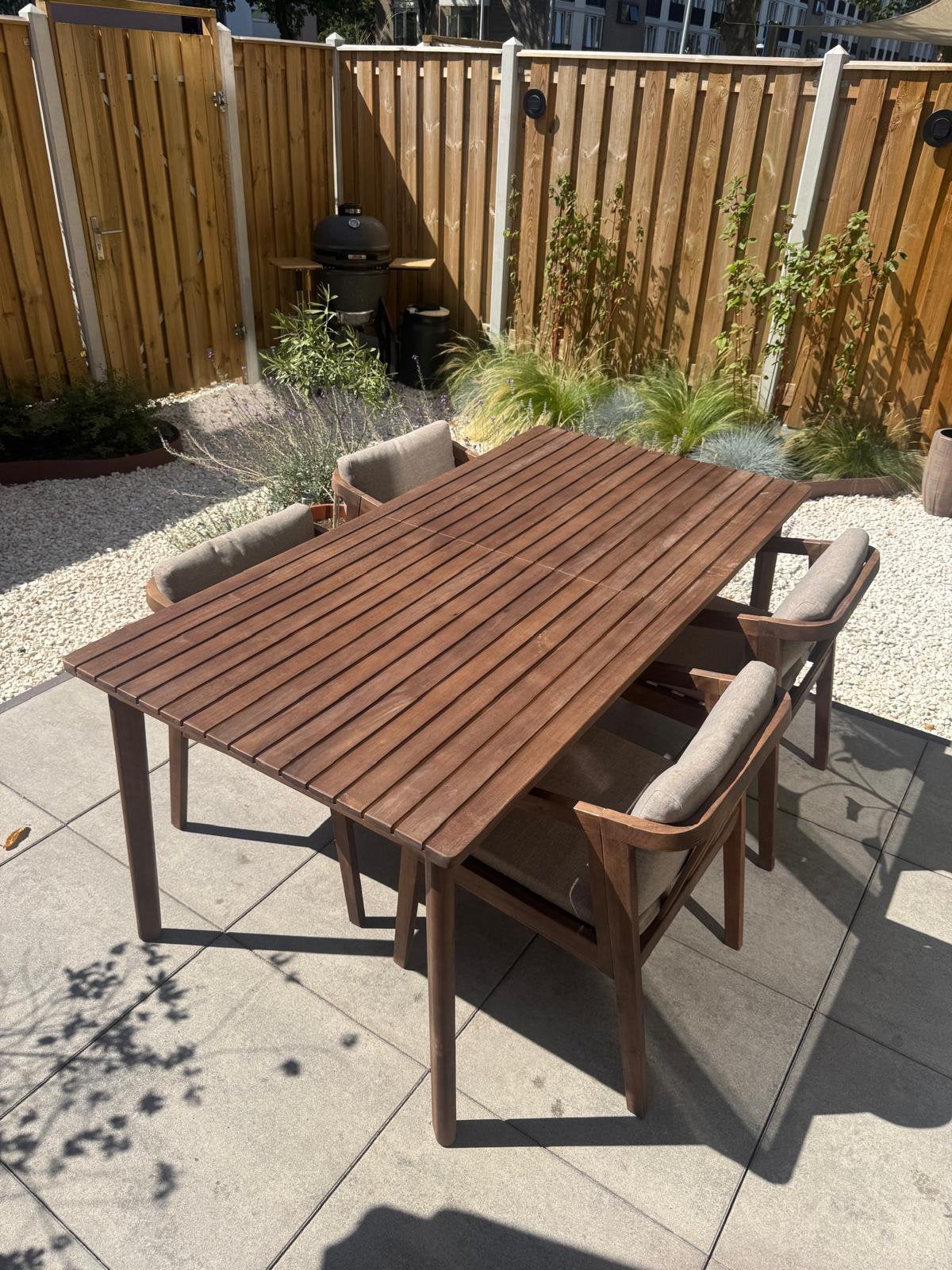 Donkerhouten tuintafel van Sklum - ZONDER STOELEN, Ophalen, Zo goed als nieuw, Rechthoekig, Hout
