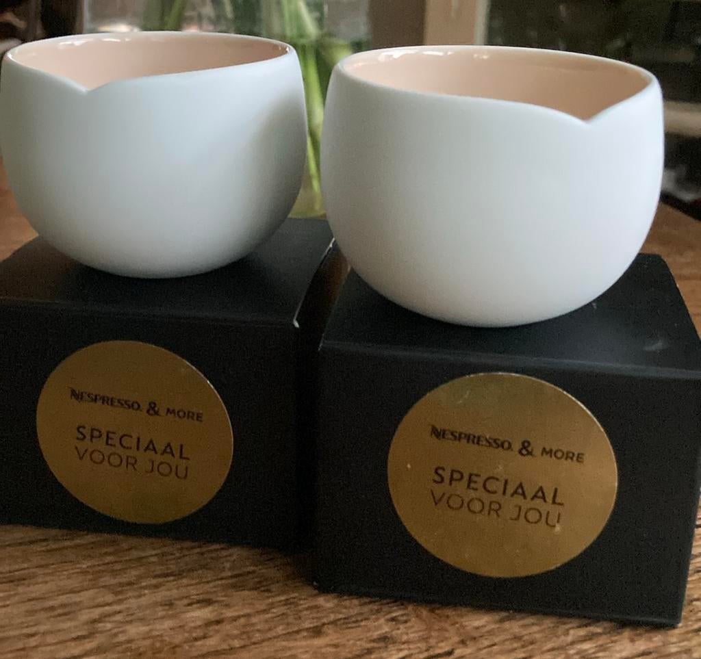 2 Nespresso espresso kopjes Ontworpen India Mahdavi 2018, Ophalen of Verzenden, Zo goed als nieuw