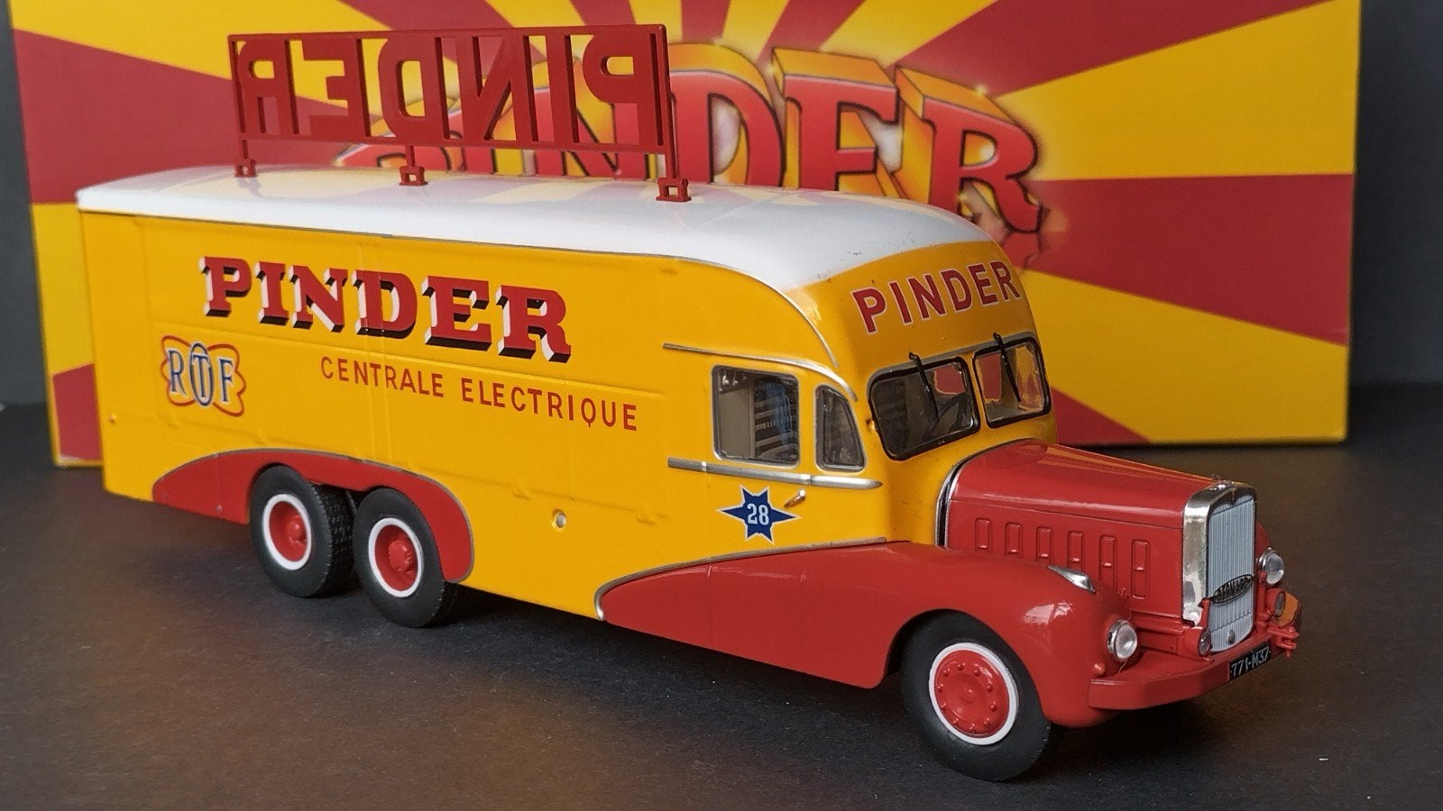 Bernard 28 1951 Circus Pinder Jean Richard 1:43 Direkt Pol, Hobby en Vrije tijd, Modelauto's | 1:43, Overige merken, ., Nieuw