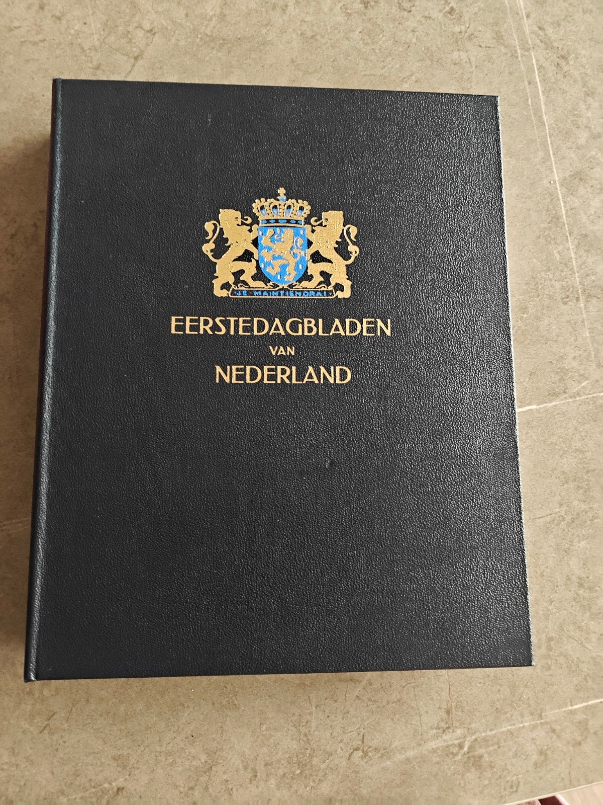 album met eerste dagbladen, Postzegels en Munten, Ophalen, Verzamelalbum