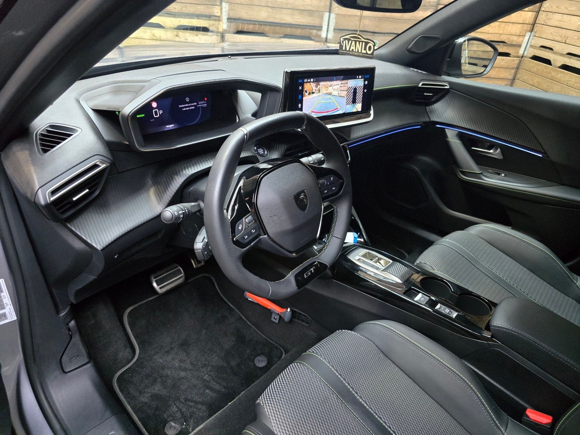 Peugeot E-2008 EV GT Avantage 54 kWh Full Led Navi Sfeer LM, Auto's, Gebruikt, Zwart, 156 pk, Leder en Stof