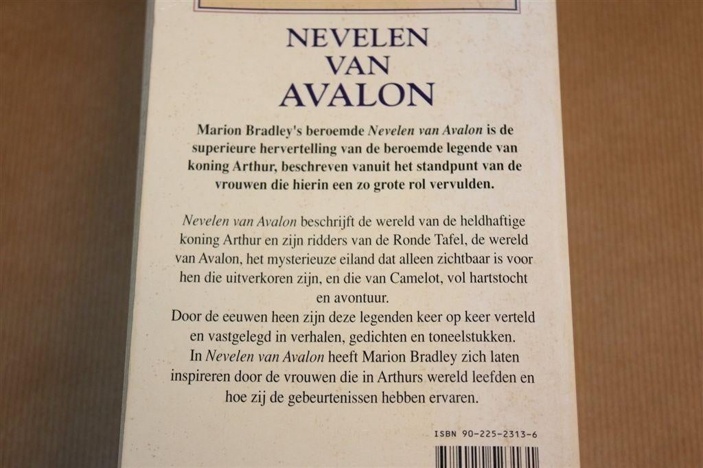 Bradley — Nevelen van Avalon, Dik Epos Koning Arthur, Boeken, Ophalen of Verzenden, Gelezen
