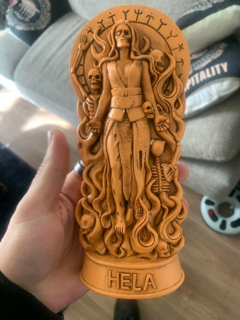 Hars beeldje Hella - Godin van de onderwereld, Ophalen of Verzenden, Zo goed als nieuw, Fantasy