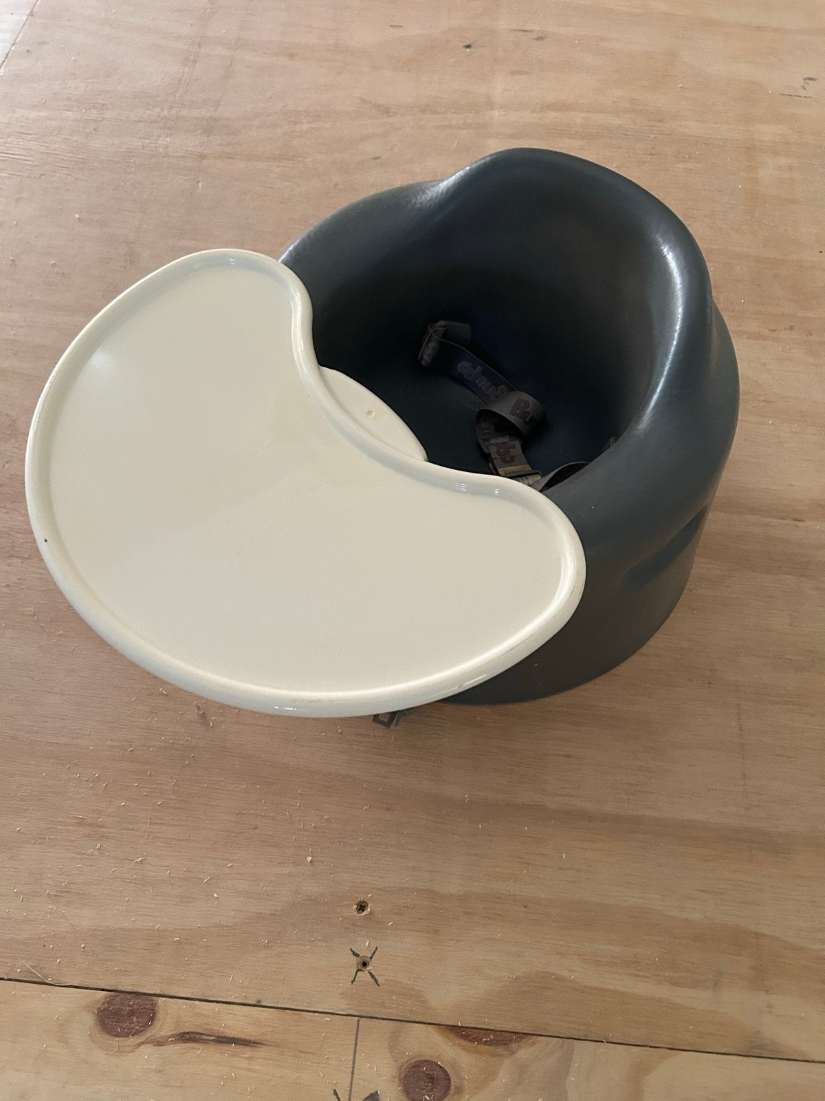 Bumbo floor Babyzitje met eetblad - Grijs, Ophalen of Verzenden, Gebruikt, Overige typen, Afneembaar eetblad