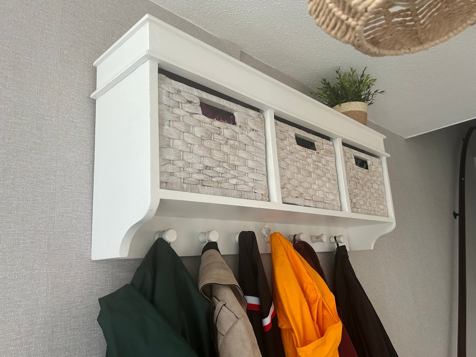 Witte wandkapstok met 3 mandjes 7 haken, Gebruikt, Minder dan 100 cm, Hout, Ophalen