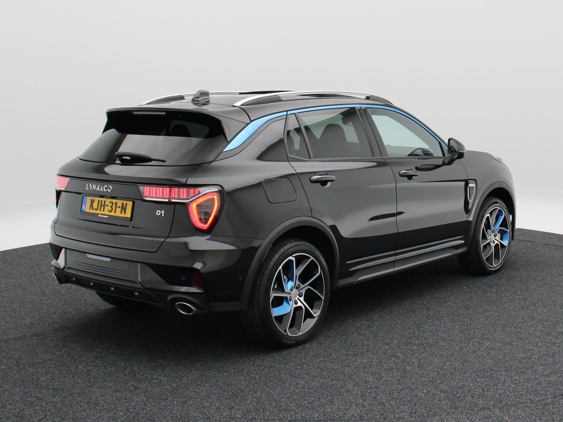 Lynk & Co 01 1.5 262 Pk Automaat | Zwarte Hemel | Stoelverwa, Auto's, Dealer onderhouden, Stof, Euro 6, Zwart