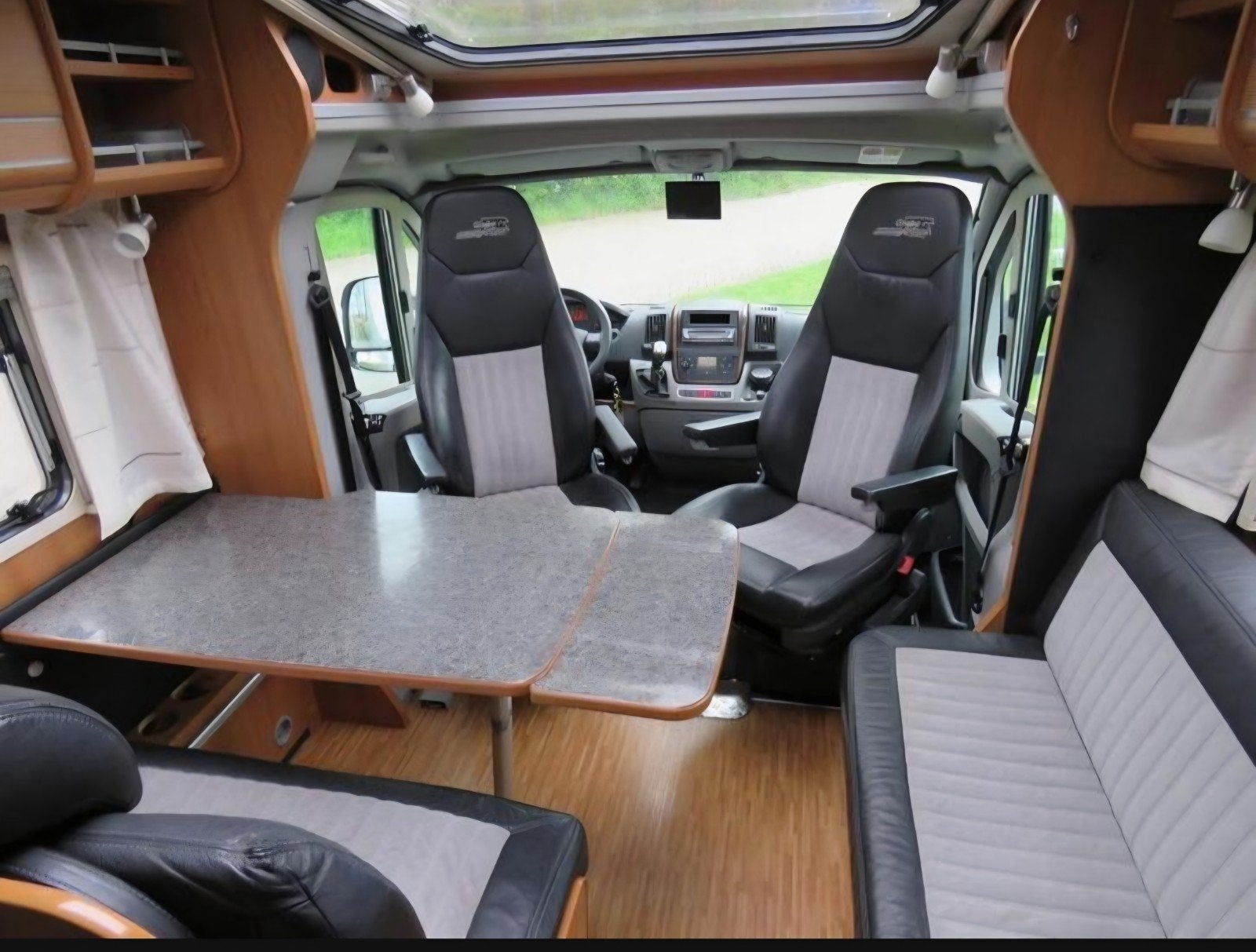 Foto 6 van Dethleffs Globedrome T6501B Half-integraal Camper 160PK!