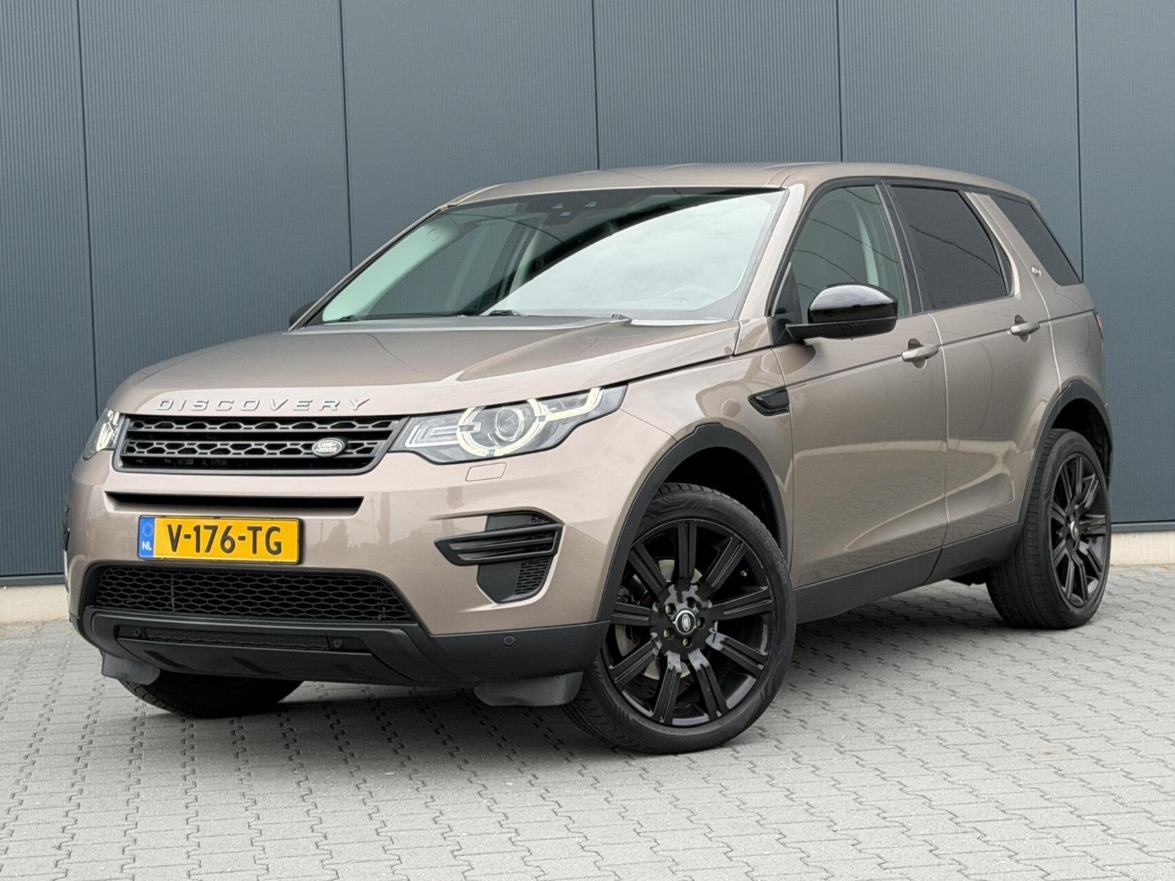 Land Rover Discovery Sport 2.0 TD4 Grijs Kenteken - Xenon -, Automaat, Stof, 4 cilinders, 179 pk