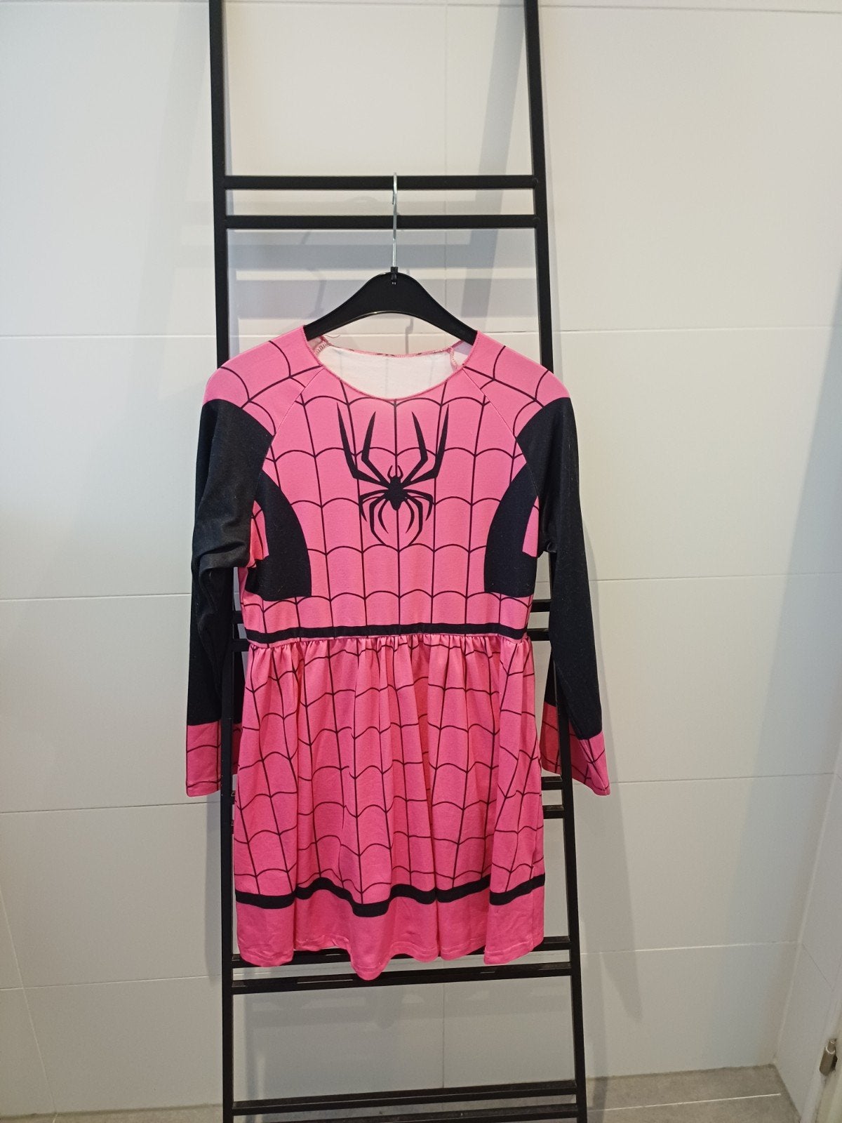 Spiderman jurkje van Temu, maat is voor 8 jaar, Ophalen of Verzenden, Gebruikt, 122 t/m 128, Meisje