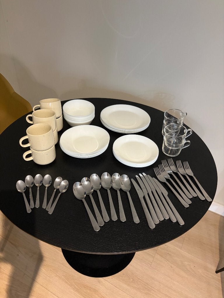 IKEA serviesset 6 personen + bestek en mokken, Ophalen, Overige materialen, IKEA, Zo goed als nieuw
