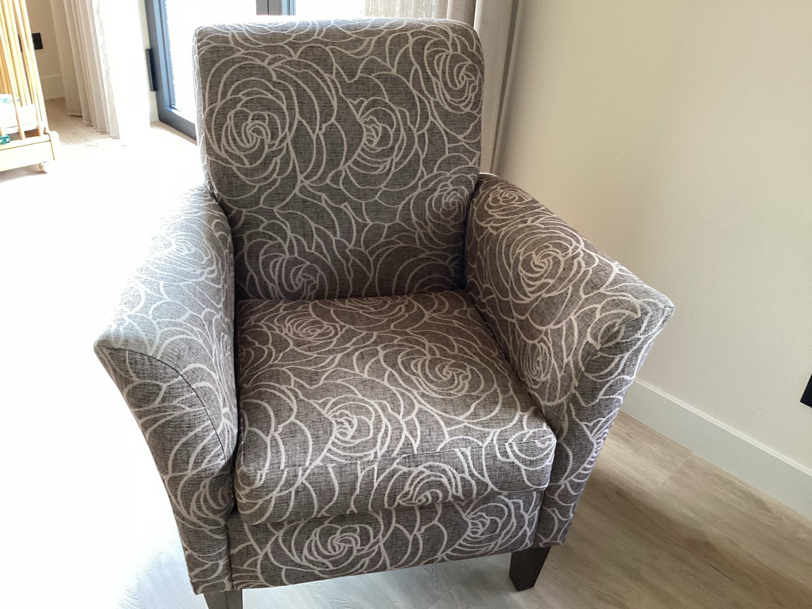 Comfortabele fauteuil met bloemmotief - bruin/beige/taupe, Ophalen, Gebruikt, Stof, 75 tot 100 cm
