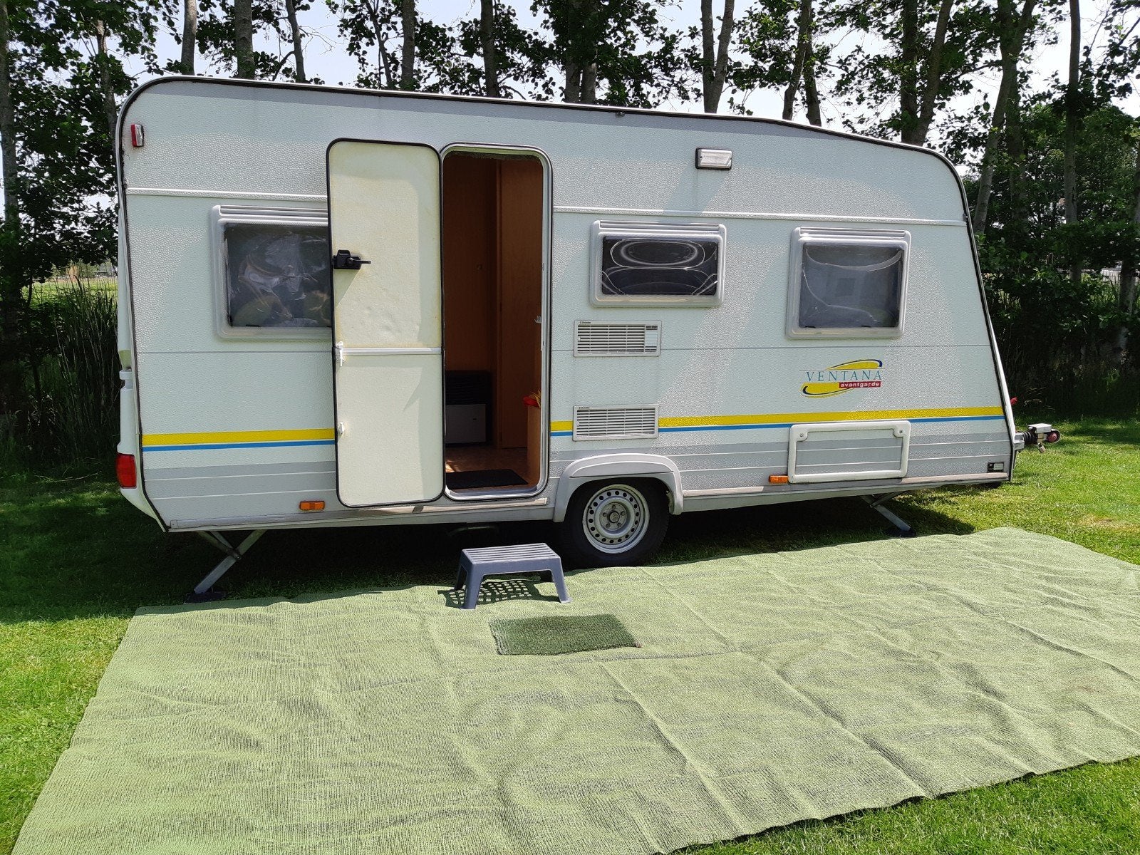 Bürstner Ventana 435 Caravan - Compact en Compleet, Caravans en Kamperen, Caravans, Koelkast, Rondzit, Particulier, Tot en met 4
