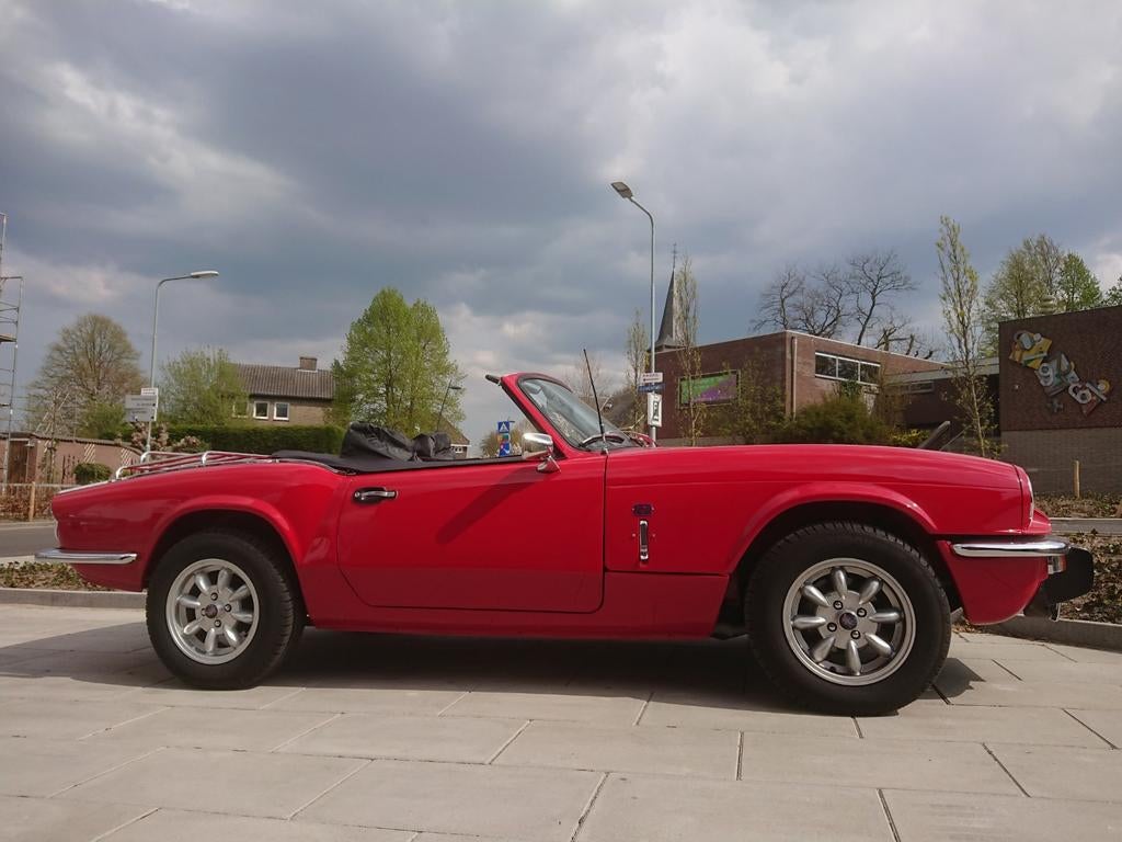 Te koop Triumph Spitfire 1500US 1979 Chillie Red, Auto's, Achterwielaandrijving, Zwart, 4 cilinders, Cabriolet