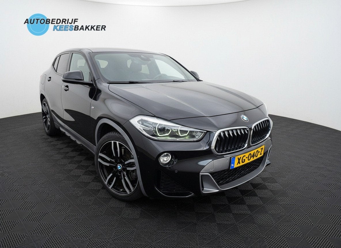 BMW X2 SDrive20i High Executive M-pakket|Pano|Leer|HUD|Soelv, 1998 cc, X2, 1435 kg, Zwart