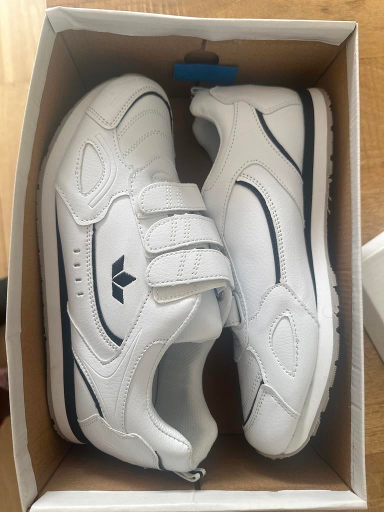 Nieuwe Adidas sportschoenen met klittenband in doos, Ophalen of Verzenden, Nieuw, Wit, Sportschoenen