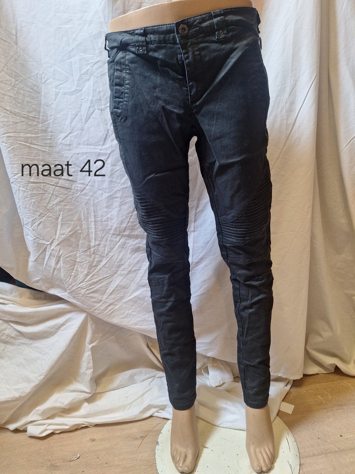 Zwarte broek 42, Zwart, Ophalen of Verzenden, Zo goed als nieuw, W33 - W36 (confectie 42/44)