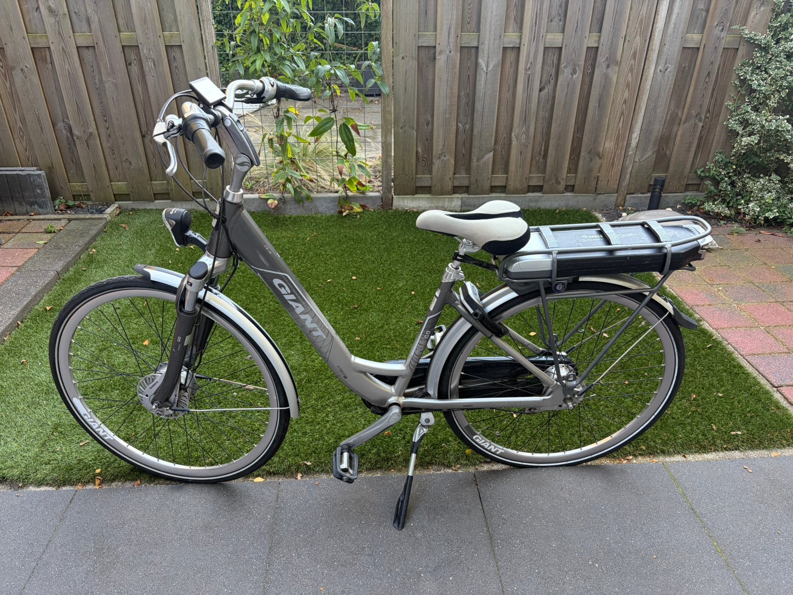 Te koop elektrische damesfiets giant, Ophalen, Zo goed als nieuw, 50 km per accu of meer, Giant