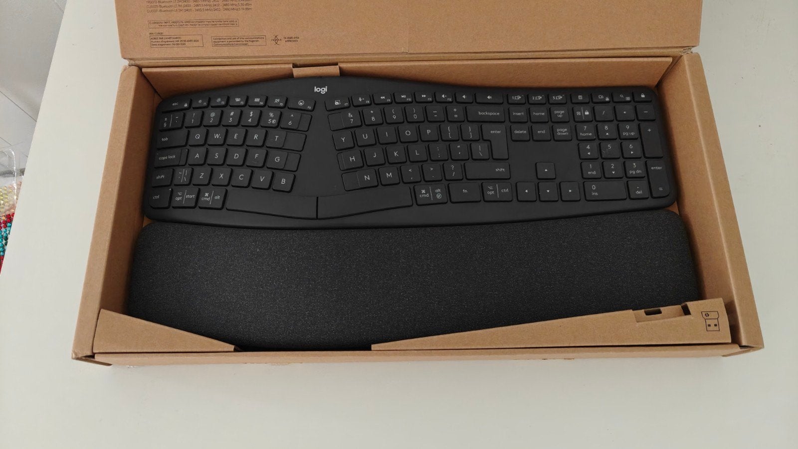 Logitech ERGO K860 Ergonomisch Draadloos Toetsenbord, Logitech, Ergonomisch, Ophalen of Verzenden, Zo goed als nieuw