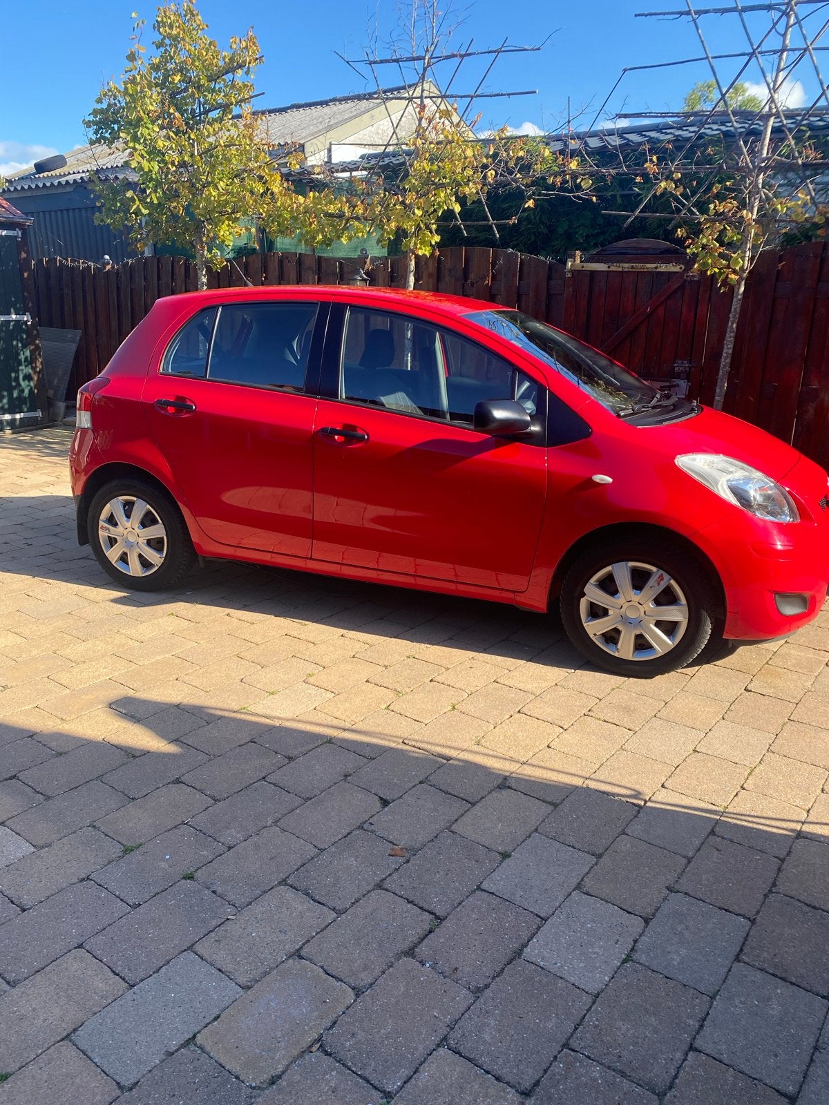 Toyota Yaris airco, dab radio 2010 netjes 1.1 VVT-i zuinig, Auto's, Voorwielaandrijving, 40 €/maand, 750 kg, 960 kg