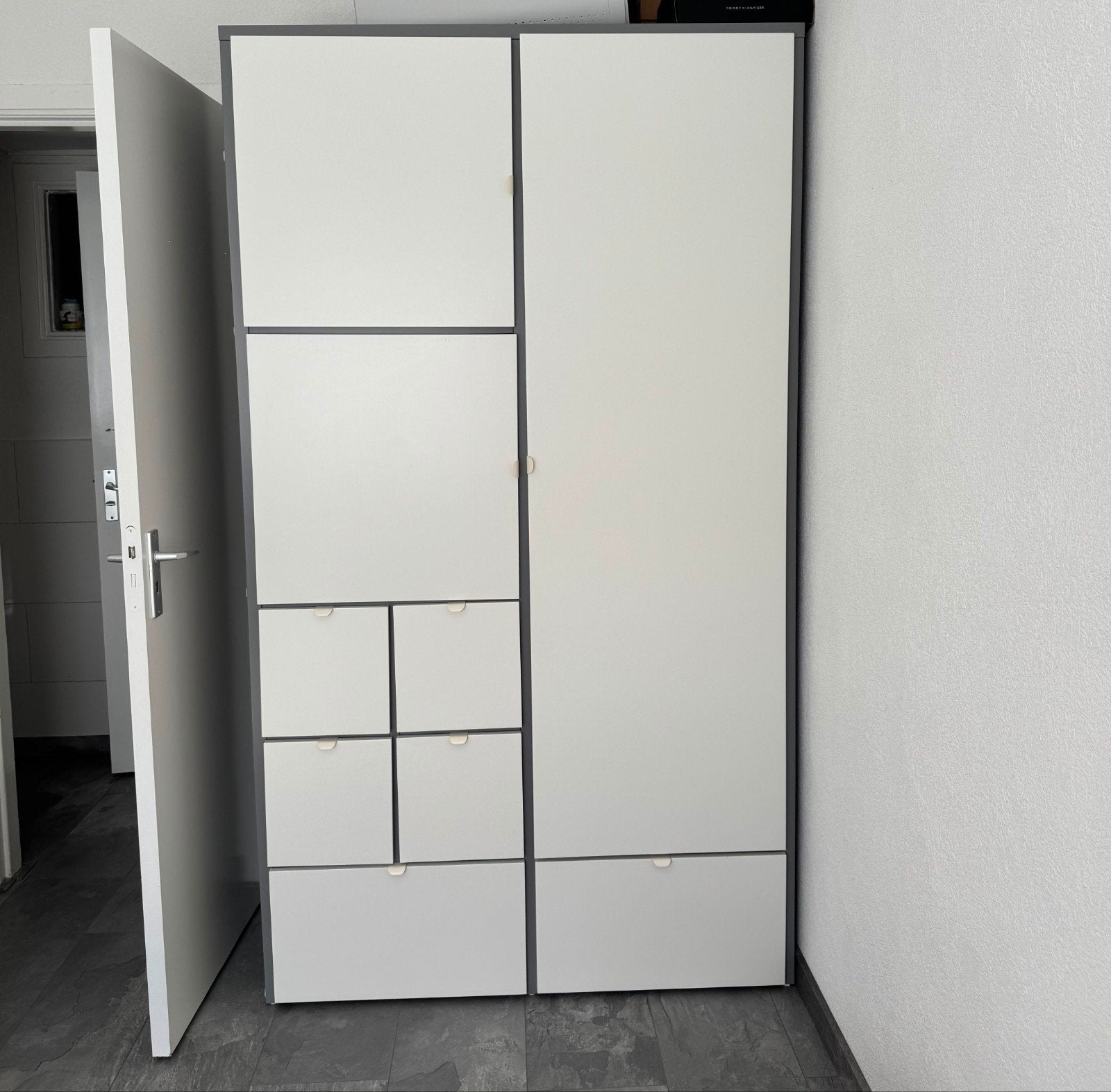 2x IKEA VISTHUS Kledingkast grijs/wit 122x59x216 cm, Huis en Inrichting, Met deur(en), Gebruikt, 100 tot 150 cm, 200 cm of meer