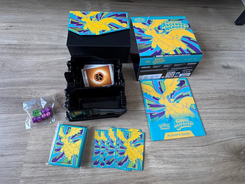 Pokémon Ascended Heroes ETB + sleeves & dobbelstenen, Ophalen of Verzenden, Zo goed als nieuw