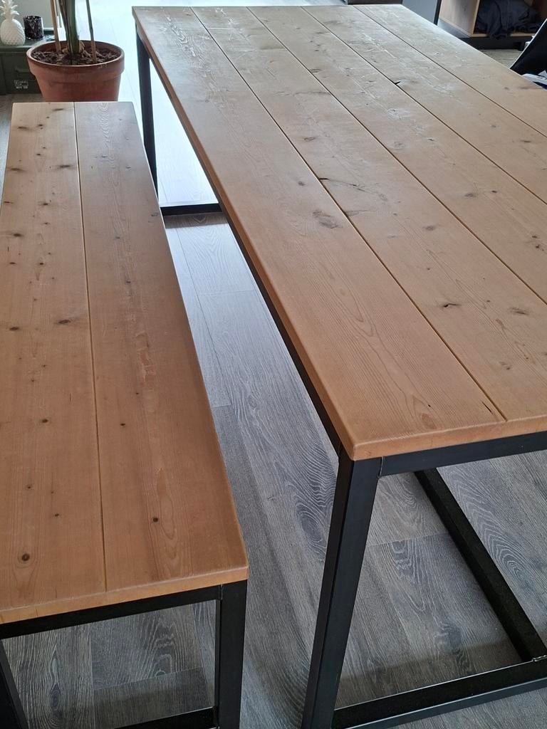 Eettafel met bijpassend bankje, Huis en Inrichting, Tafels | Eettafels, Overige houtsoorten, Industrieel, Modern, Zo goed als nieuw