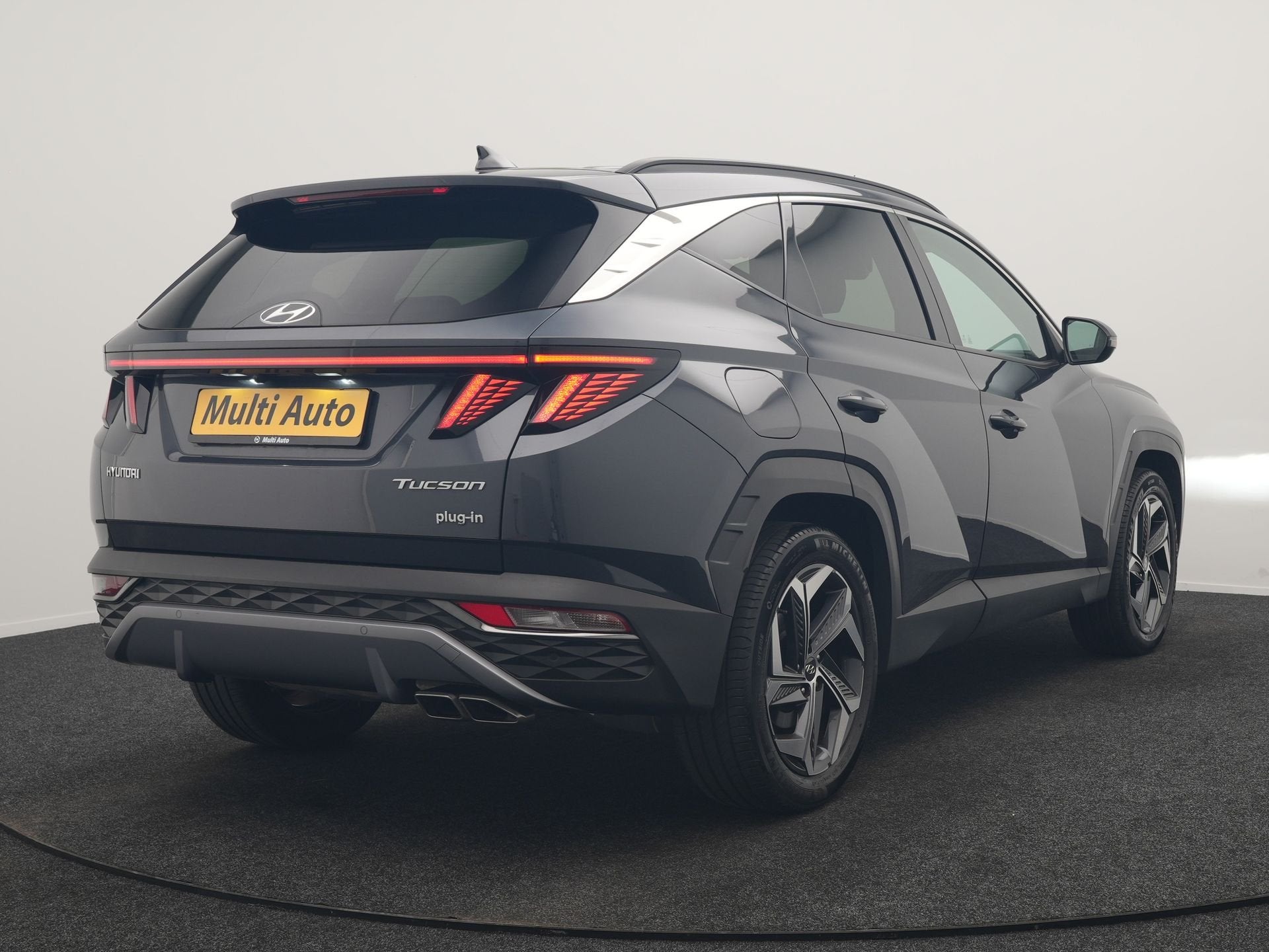 Hyundai Tucson 1.6 T-GDI Comfort 4WD PHEV 265pk Dealer O.H |, Auto's, Automaat, Stof, Gebruikt, Zwart