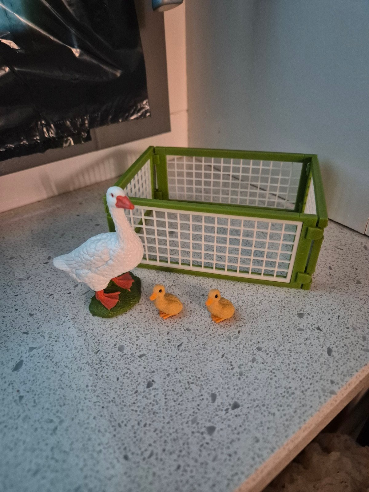 Schleich Gans 17063 en twee kuikens met hekwerk / ren., Ophalen of Verzenden, Zo goed als nieuw