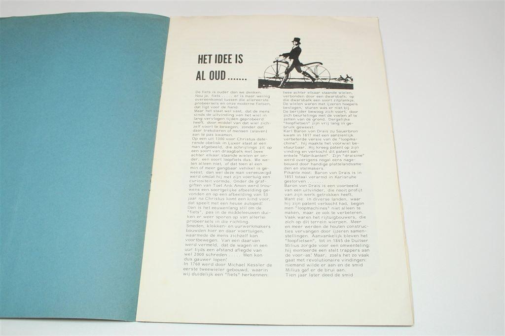 Fietsen In De Veenkoloniën [Veenkoloniaal Museum 1977], Ophalen of Verzenden, Gelezen